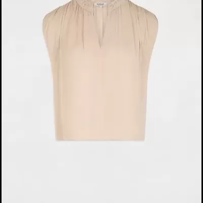 Blusa feminina bege sem mangas com gola alta franzida