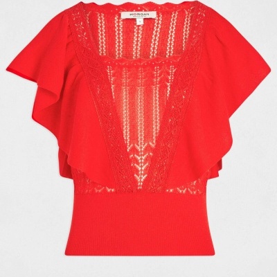 Top feminino vermelho com renda e babados