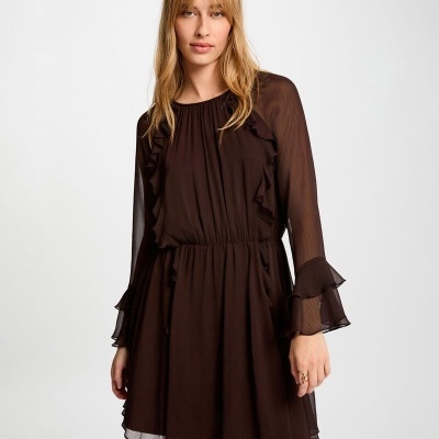 Vestido feminino castanho com folhos e mangas transparentes