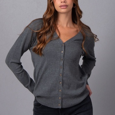 Camisola cinzenta escura de malha com botões e decote em V