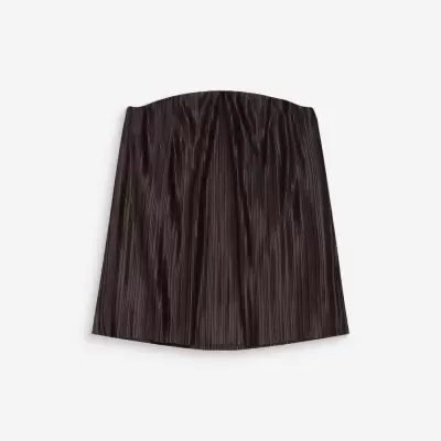 Saia curta preta plissada com textura brilhante