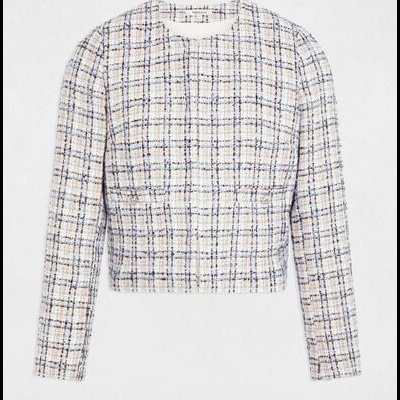 Casaco curto de tecido tweed xadrez branco azul bege