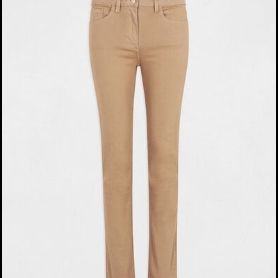 Calças compridas de tecido bege com cintura alta e botões