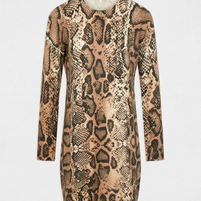 Vestido de manga comprida com padrão de pele de cobra em tons castanhos, bege e preto