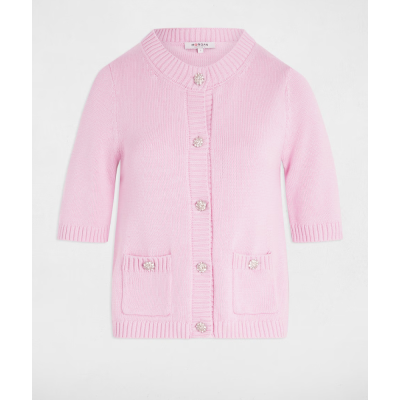 Camisola de malha rosa com botões decorativos florais e bolsos frontais