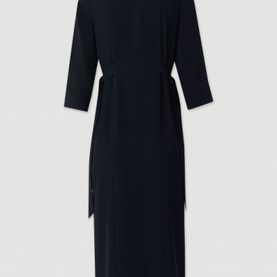 Vestido preto comprido com mangas 3/4 e laços laterais