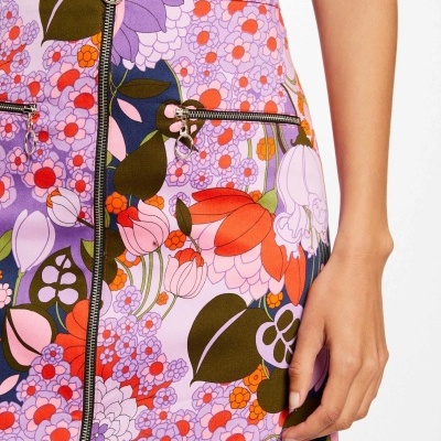 Saia floral curta com fechos de correr em metal