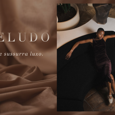 Mulher sentada num sofá preto curvo a usar vestido de veludo bordô