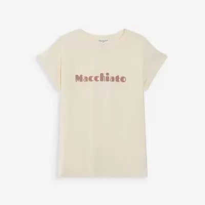 T-shirt bege clara com texto Macchiato castanho
