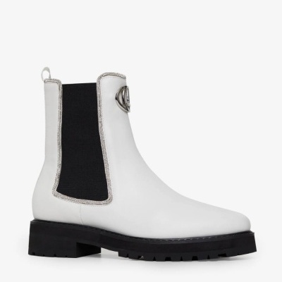 Bota branca de couro com elástico preto e sola preta