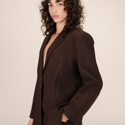 Blazer castanho escuro para senhora, com bolso e botões