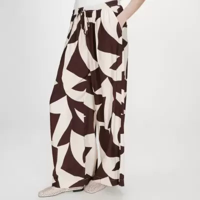 Calças largas com padrão castanho e branco, cintura elástica com cordão