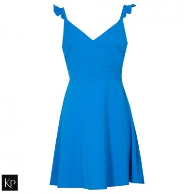 Vestido azul com alças decoradas e decote em V