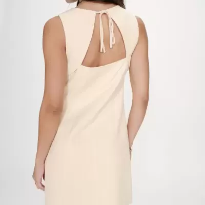 Vestido creme curto com costas francesas e laço