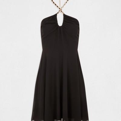 Vestido preto com alças de corrente dourada