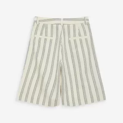 Calções riscado azul e branco com bolsos traseiros