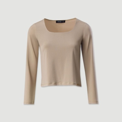 Camisola feminina bege de manga comprida com gola quadrada