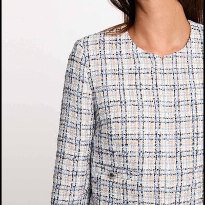 Casaco xadrez branco azul bege decote redondo
