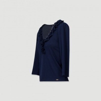 Camisola azul escura com folhos no decote em V e mangas compridas