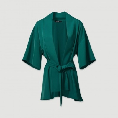 Blusão verde-escuro com cinto e mangas curtas largas