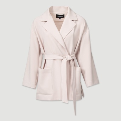 Casaco bege claro para senhora com gola de lapela e cinto