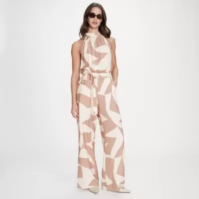 Macacão feminino estampado com padrão geométrico bege e branco