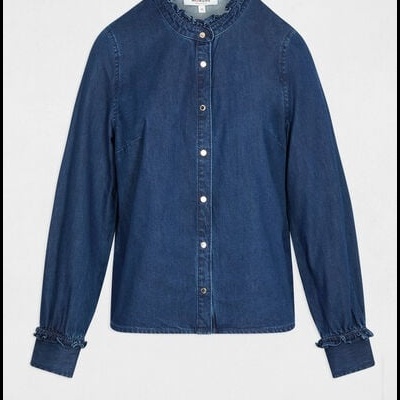 Camisa de ganga azul escuro com botões e gola frisada