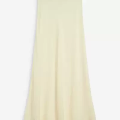 Saia longa bege clara lisa em fundo branco