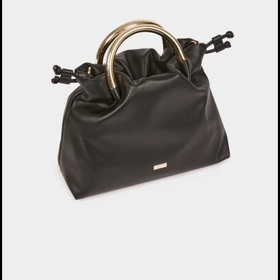 Mala preta de senhora em pele sintética com alças douradas