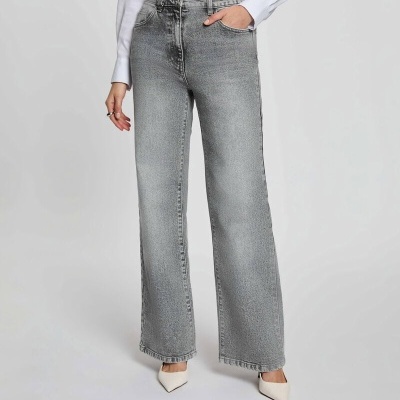 Calças de ganga cinza claro com corte largo