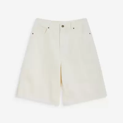 Calções brancos curtos tipo ganga com bolsos e botões