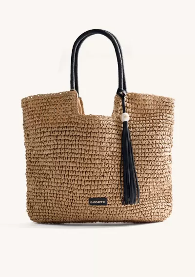 Mala de mão trançada castanha com pegas pretas e pendente