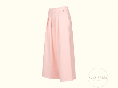 Calças largas rosa com pregas e botão na cintura