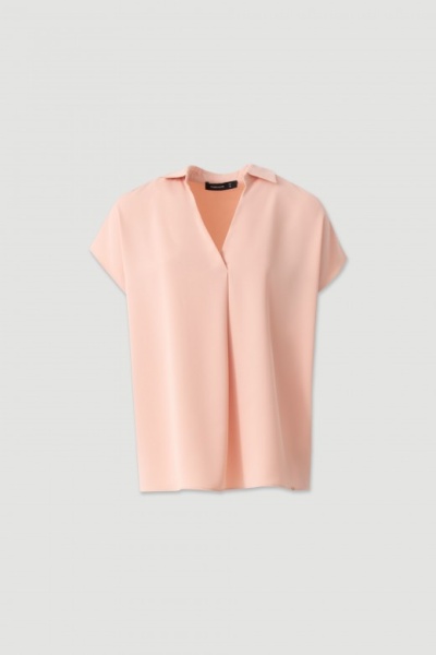 Blusa feminina cor de rosa claro com manga curta e gola em bico