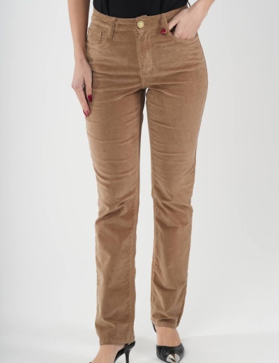 Calças bege em veludo cotelê com bolsos e botão dourado, modelo reto