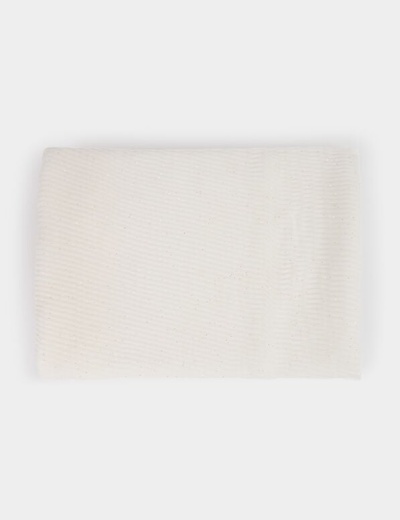 Pano branco com textura de linhas horizontais e pequenas fibras brilhantes