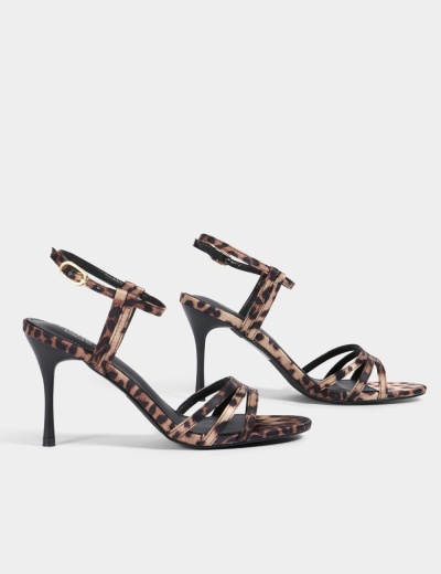 Sandálias femininas salto alto padrão animal print castanho e preto com fivela dourada