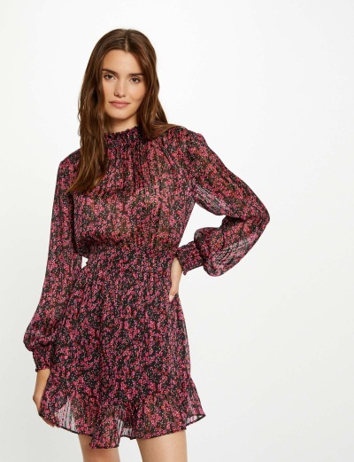 Vestido curto feminino floral vermelho e preto com mangas bufantes e gola alta