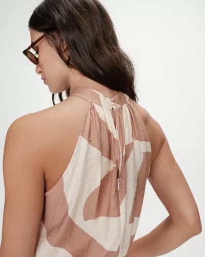 Top sem mangas bege e castanho claro com padrão abstrato, fecho de zíper e botão no pescoço