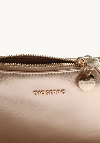 Mala ou carteira rosa nude com fecho dourado e pendente redondo com nome GIOSEPPO