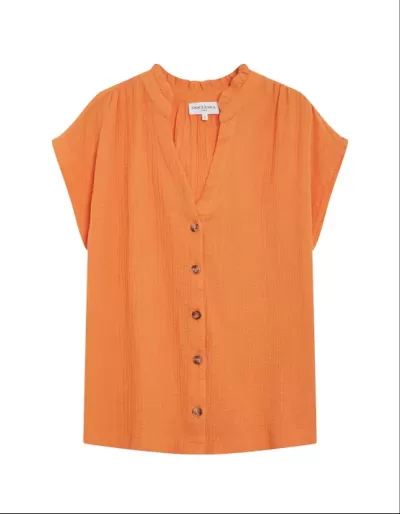Blusa laranja com botões e gola com babado
