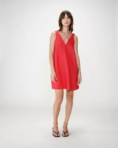 Vestido curto vermelho com decote em V e alças finas