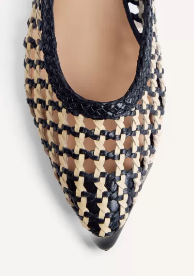 Sapato feminino tipo bailarina trançado bege e preto com biqueira preta