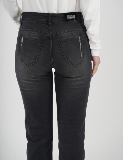 Calças de ganga pretas com bolsos traseiros e fechos prateados