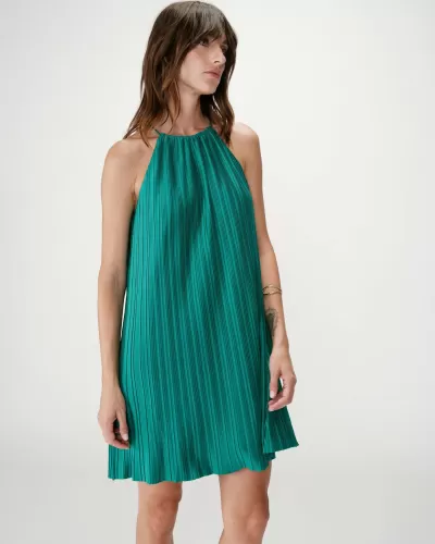 Vestido verde plissado de mulher com gola halter