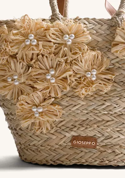Saco de palha com flores decorativas e etiqueta GIOSEPPO