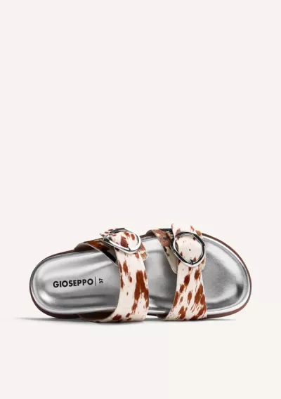Sandália GIOSEPPO com tiras estampadas castanhas e brancas e fivelas prateadas