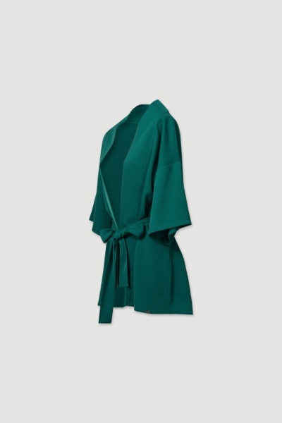 Casaco kimono verde com cinto e mangas largas