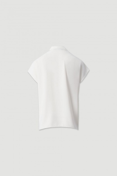 T-shirt branca de manga curta vista de costas