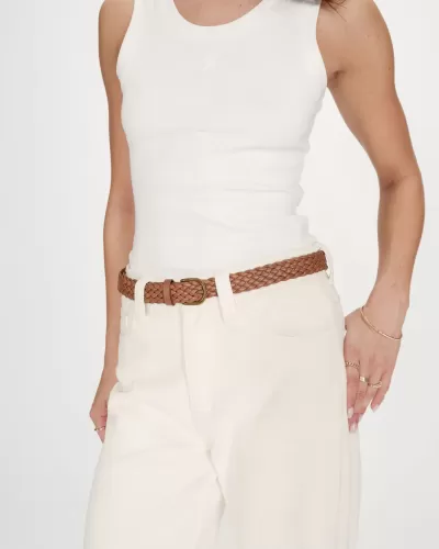 Cinto castanho trançado em pele com fivela dourada